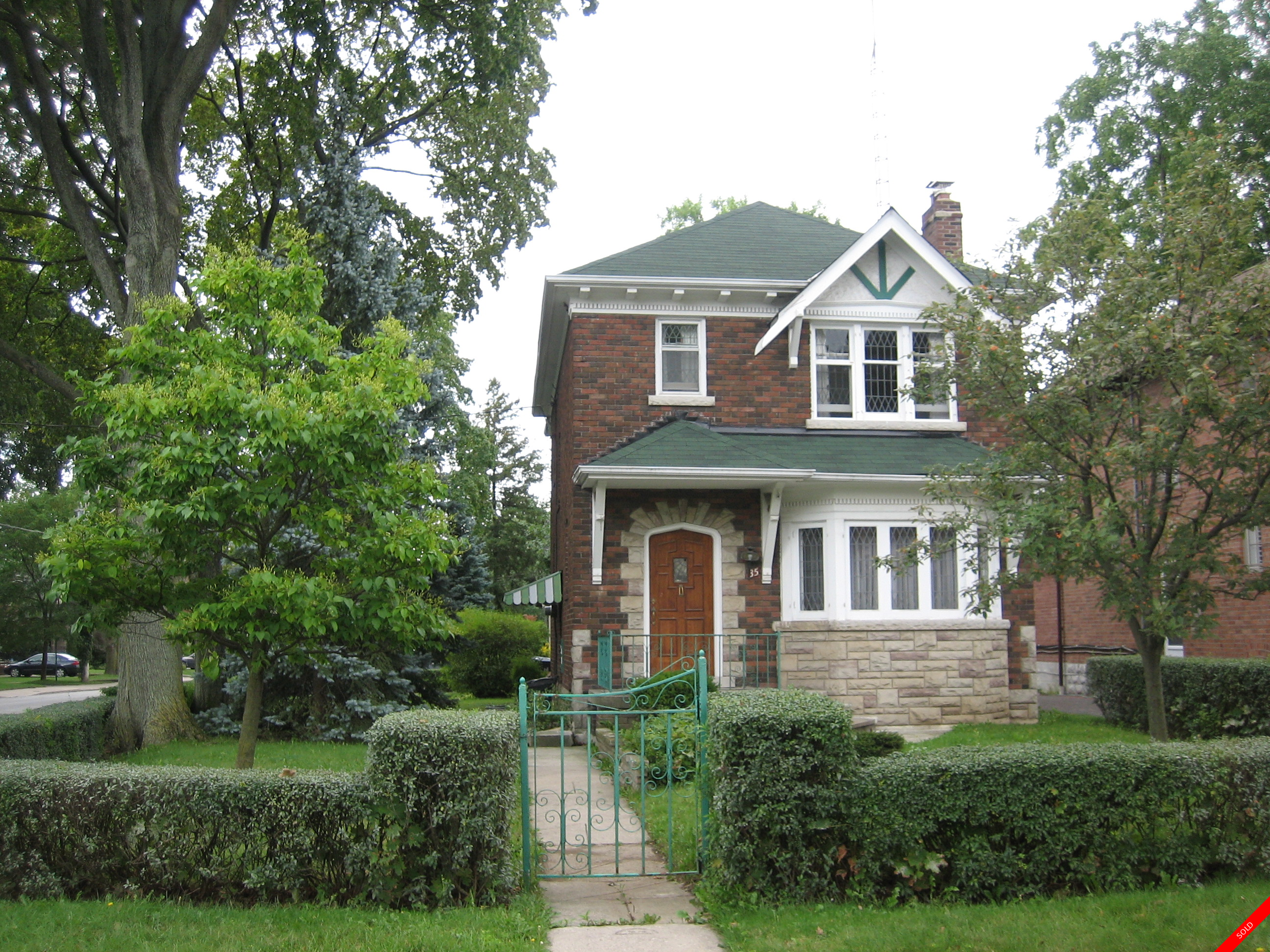 South Leaside Detached for sale: 2 bedroom (Listed 2010-09-13)